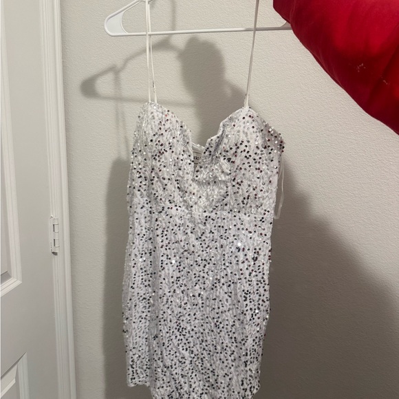 Selfie Leslie Dresses & Skirts - Selfie Leslie Silver Sequin Dress
